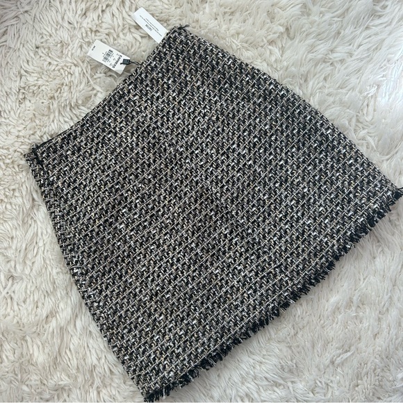 Express Tweed Mini Skirt With Fringe Black White Gold Metallic Size 4 NWT - Picture 4 of 7